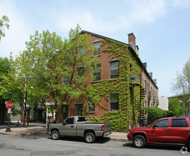 Building Photo - Historic Pastures Mansions