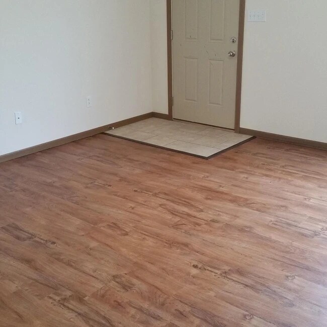 Building Photo - 504 Glenstone Dr