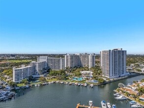 Building Photo - 2500 Parkview Dr