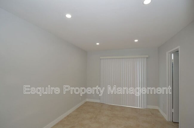 Building Photo - 1834/1840/1850 PERICLES ST
