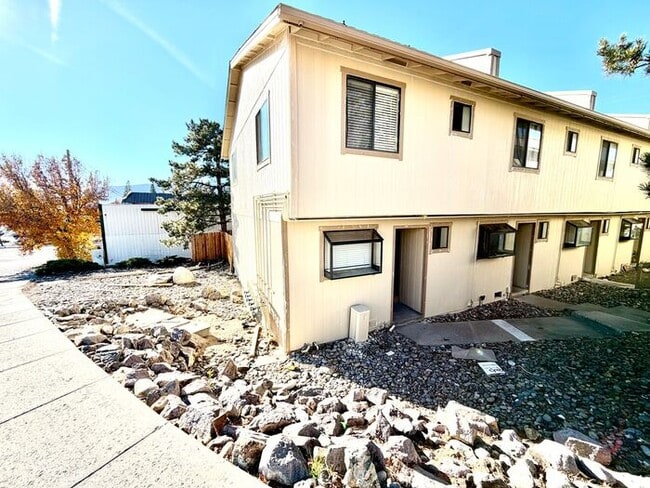 Building Photo - 4985 W 7th St