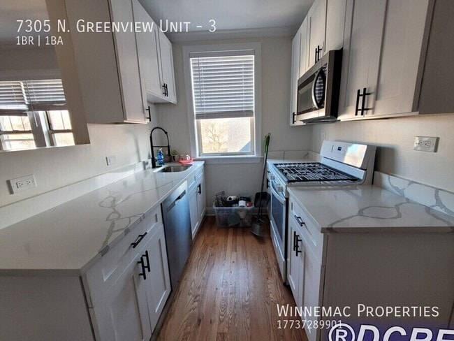 Building Photo - 7305 N Greenview Ave