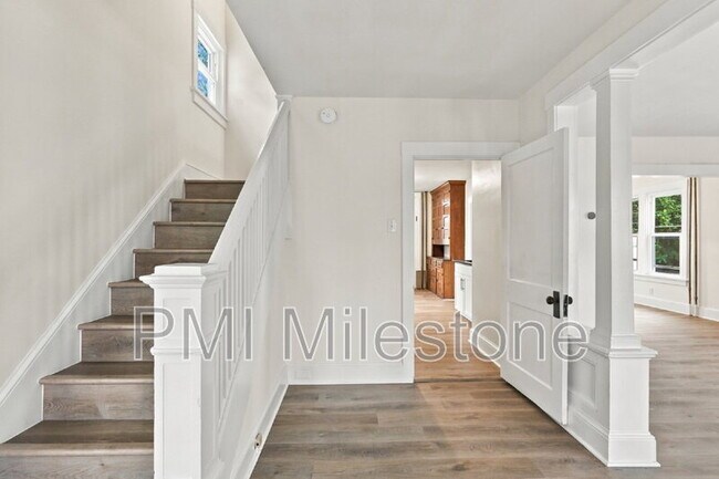 Foto del edificio - 423 E Washington St