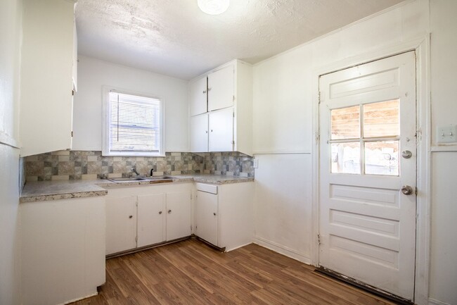 Foto del edificio - 2 bedroom 1 bathroom house in North Lubbock!