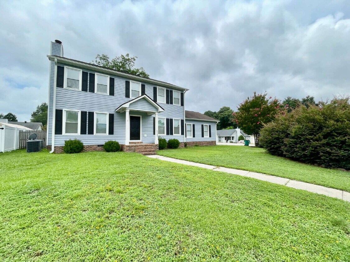 Foto principal - 3 Bed, 2 Bath Nest in Hope Mills