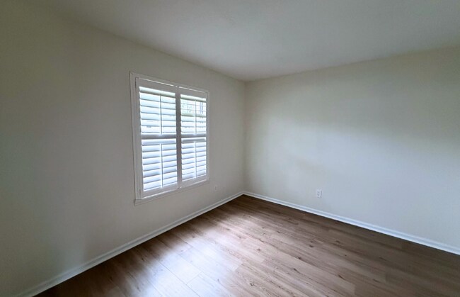 Building Photo - Spacious 4 Bedroom Home in Waterford Estat...