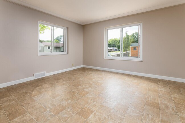 Foto del edificio - 313-313 Stoddard Ave