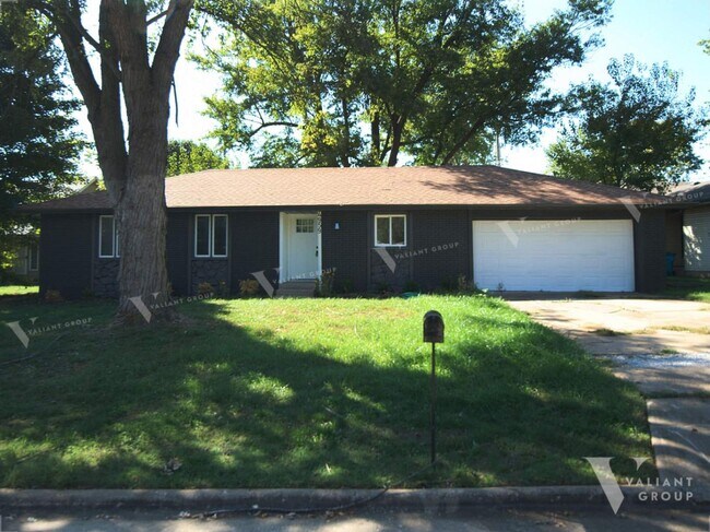 Building Photo - Beautifully Renovated 3-Bedroom Rental in ...