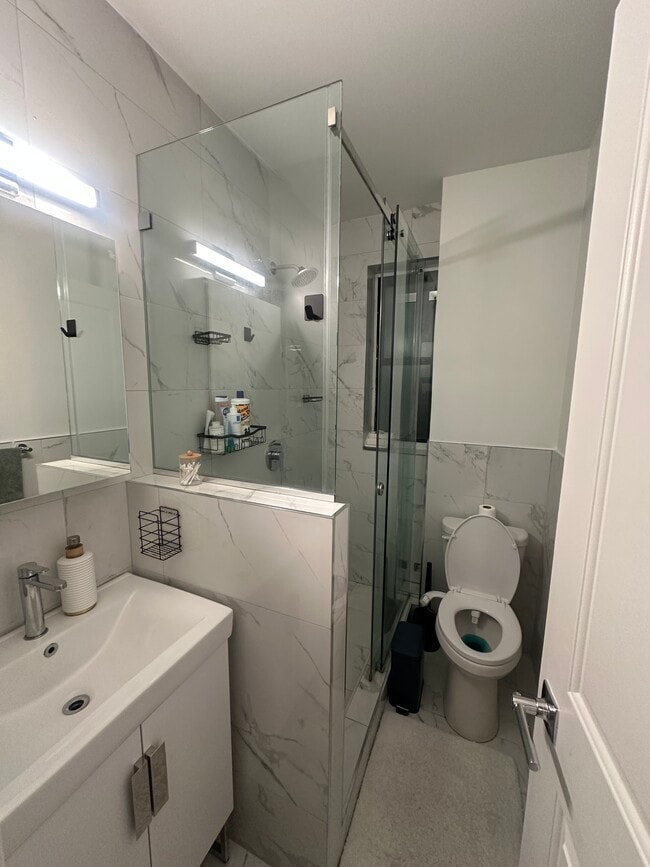 Building Photo - 3245 Perry Ave