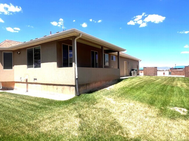 Building Photo - 320 S 1125 W