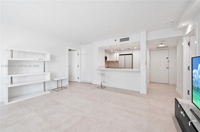 Building Photo - 540 Brickell Key Dr
