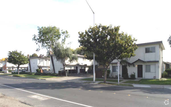 Building Photo - 40414-40484 Grimmer Blvd