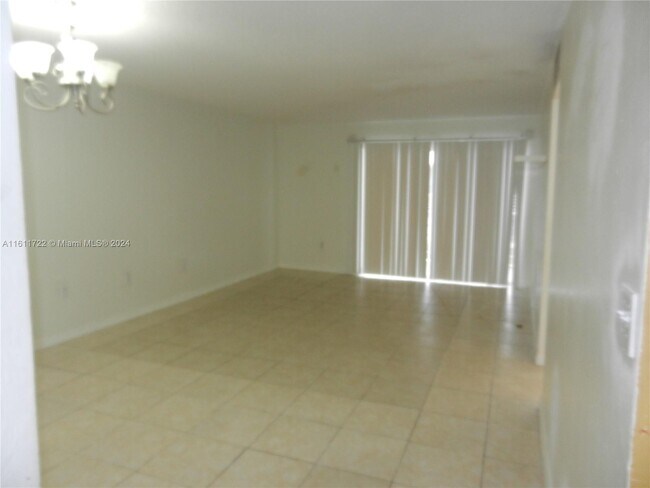 Foto del edificio - 8782 SW 12th St
