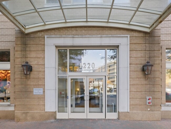 Foto del edificio - 1220 N Fillmore St