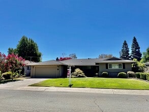 Building Photo - 1360 San Clemente Wy