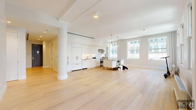 Building Photo - 452 Broome St