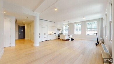Building Photo - 452 Broome St