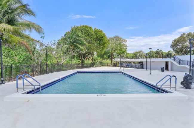 Building Photo - 1800 N Andrews Ave