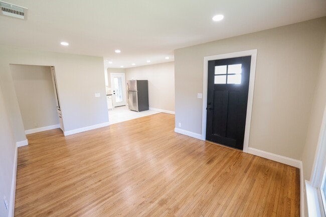 Building Photo - 5008 Penrose Ave