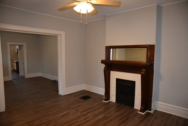 Building Photo - Updated Duplex!