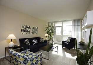 Building Photo - 8775 Costa Verde Blvd