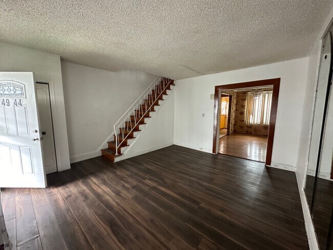 Foto del edificio - 4944 Boudinot St