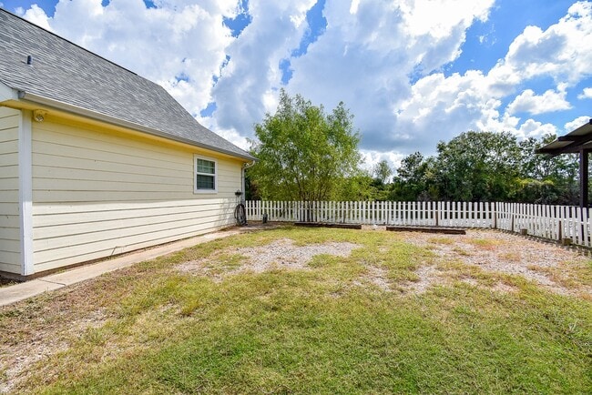 Building Photo - 330 Dixie Dr