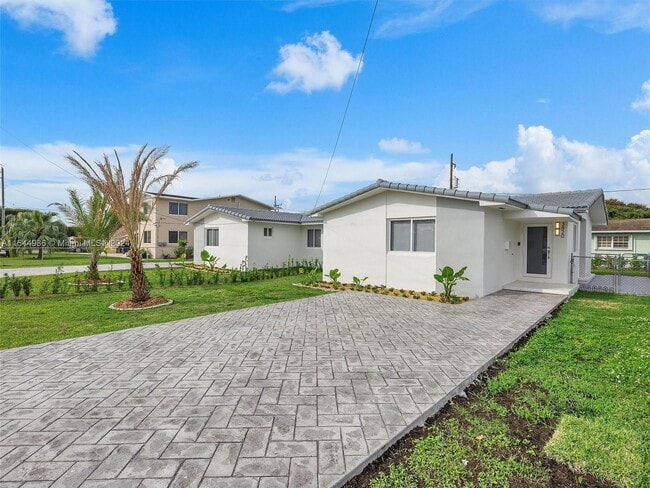 Building Photo - 3820 SW 92nd Ave