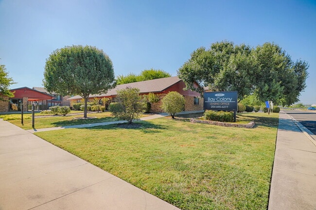 Building Photo - Bay Colony