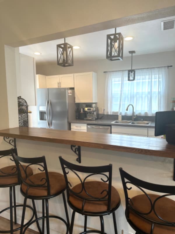 Foto del edificio - 6139 E Carson St