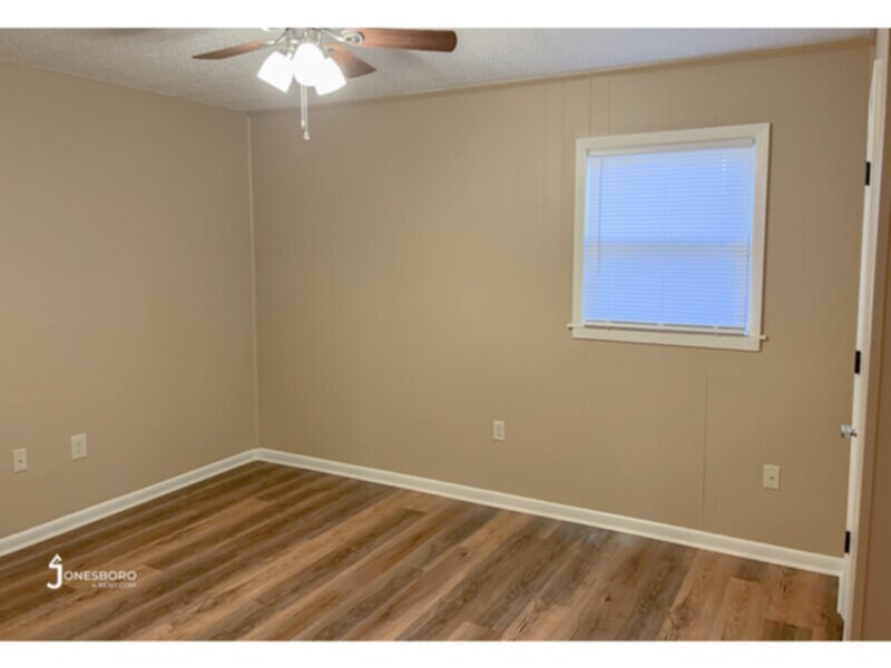 Building Photo - Pekin Apartments: Water, Sewer, &amp; Electric Included!