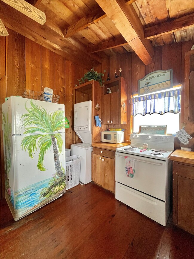 Building Photo - 1111 Surf Dr