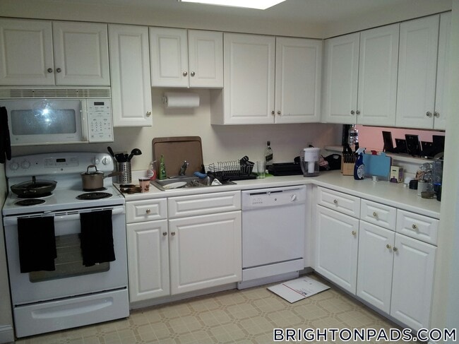 Building Photo - 8 Glencoe St