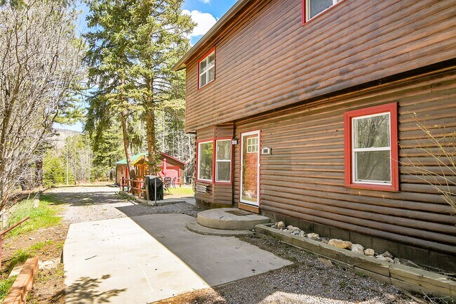 Building Photo - 808 Soda Creek Rd