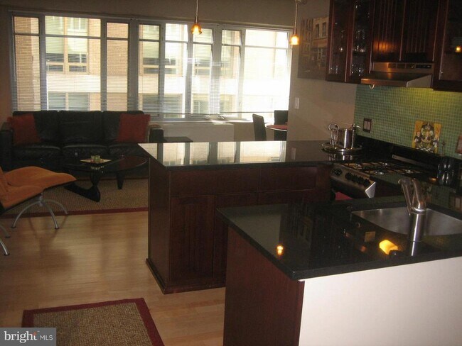 Foto del edificio - 1711 Massachusetts Ave NW