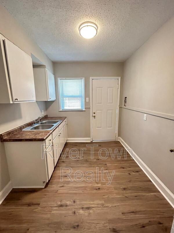 Foto del edificio - 2144 Henry Cir