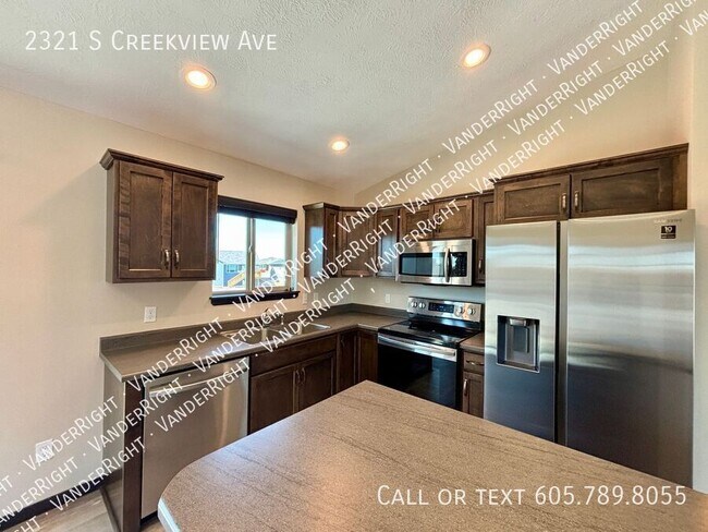 Foto del edificio - 2321 S CreekView Ave