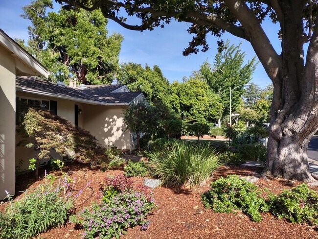 Building Photo - 1607 Hamilton Ave