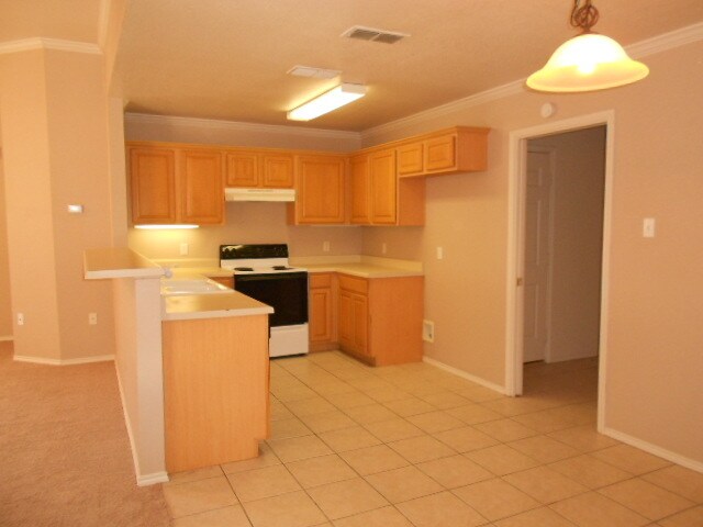 Building Photo - 3/2.5/2 COMING SOON!!! Great Location