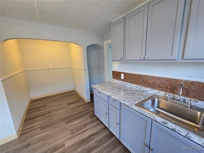 Building Photo - 693 Lasalle Ave