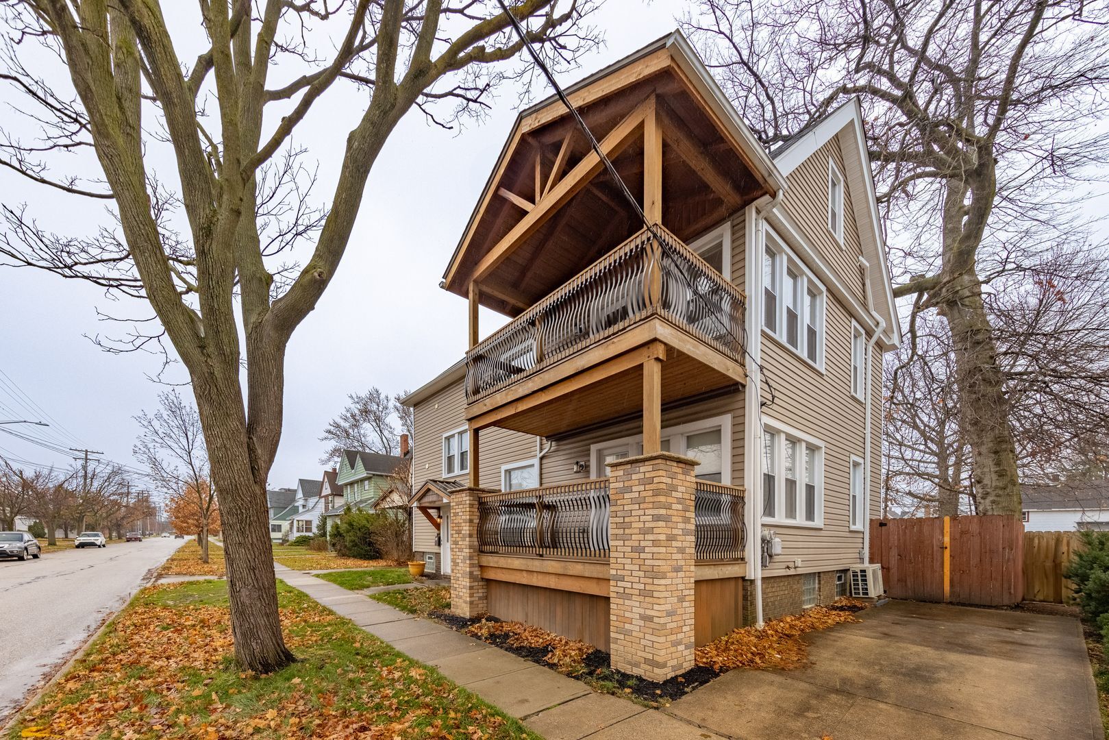 1560 Coutant Ave Lakewood, OH 44107 – photo 2