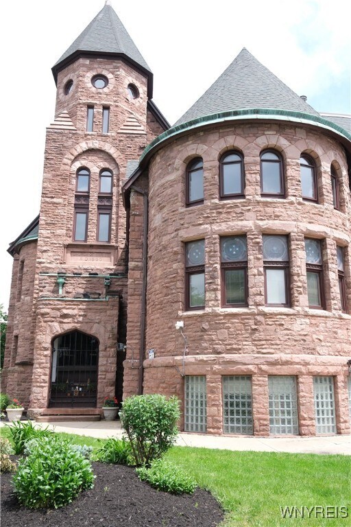 Foto del edificio - 233 Richmond Ave