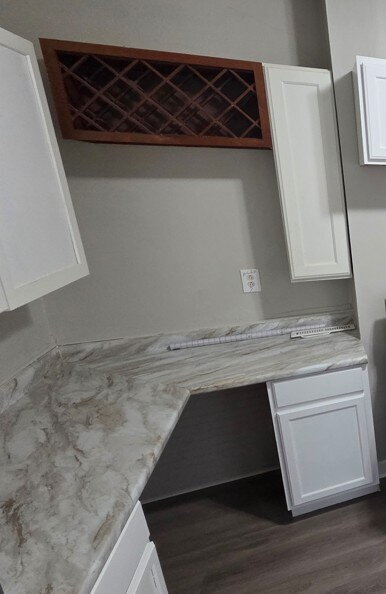 Building Photo - "2 Bedroom Duplex w/Built in Wine Rack!?! Whaaat?!?!"