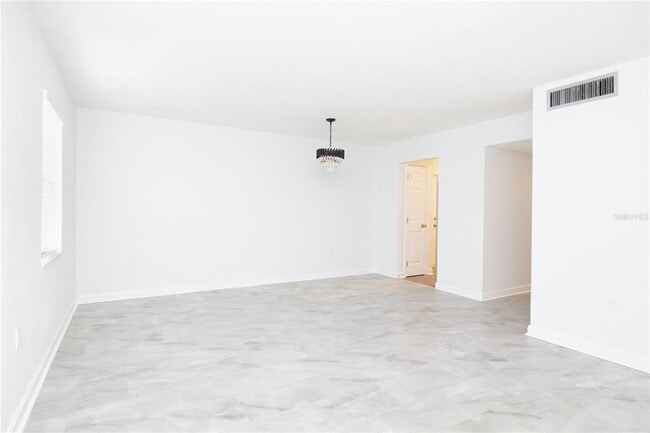 Building Photo - 1115 Rue Des Chateaux