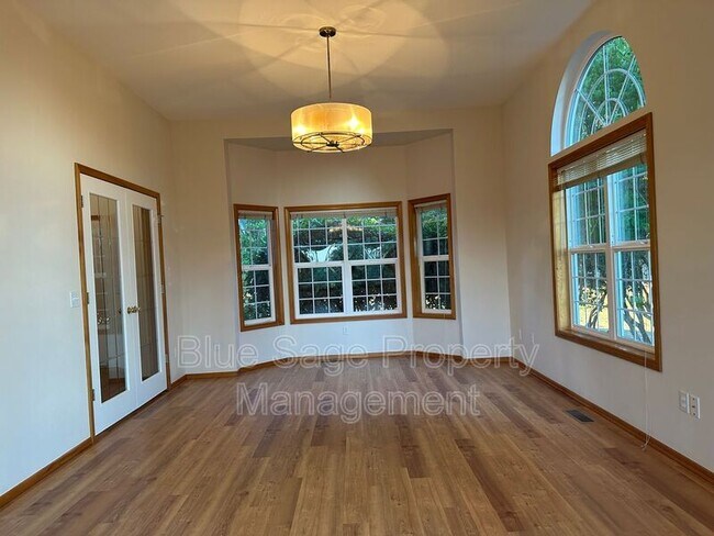 Foto del edificio - 200 Osprey Glen Rd