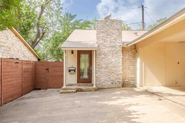 Building Photo - 2011 Meadowridge Dr