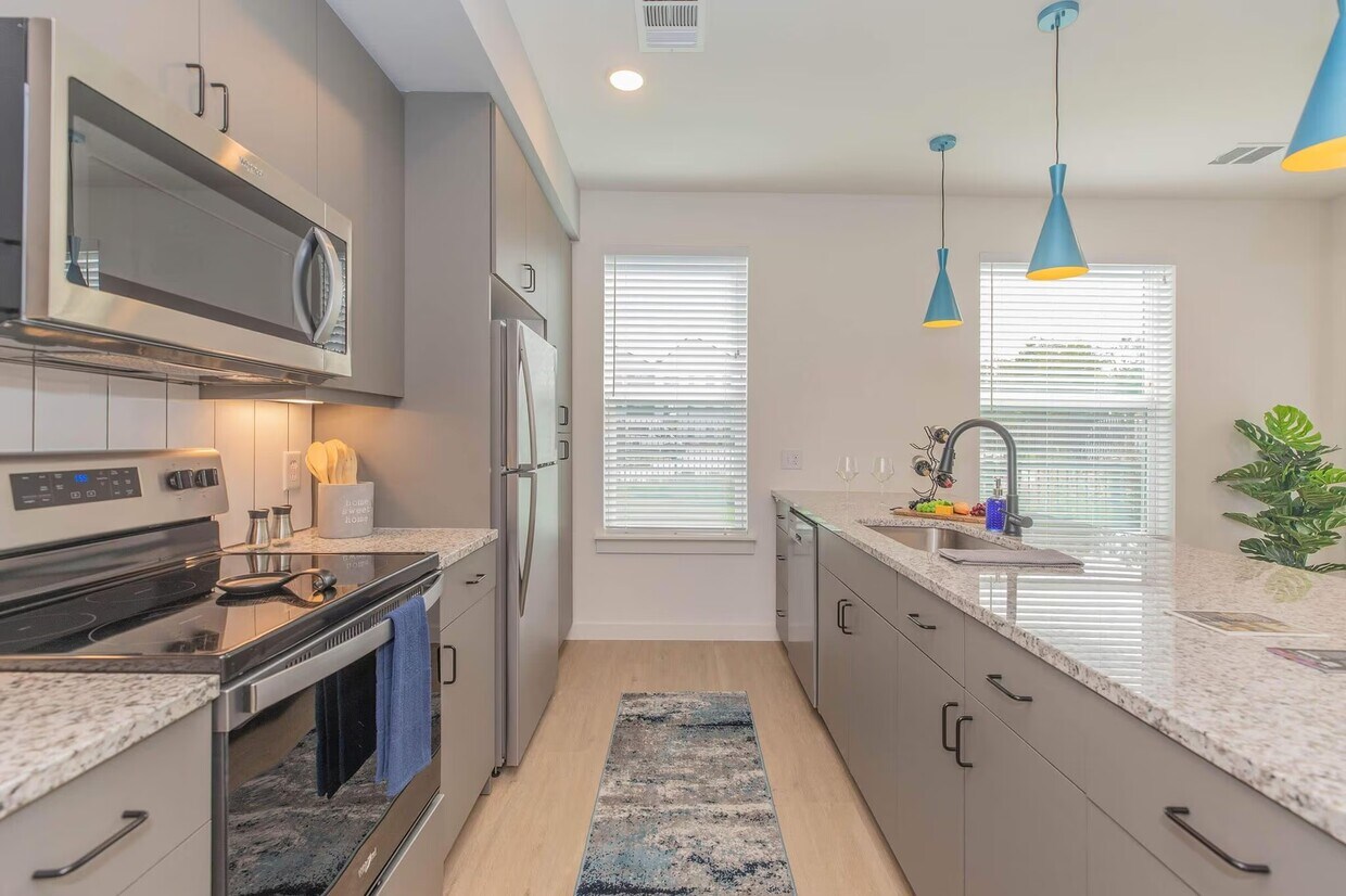 Foto principal - Stylish Houston Apartment | $99 Move-In!