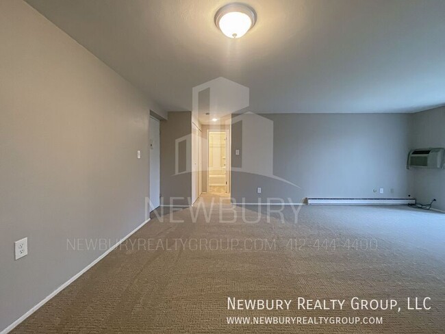 Building Photo - **Take a look at that bathroom** Move-in R...