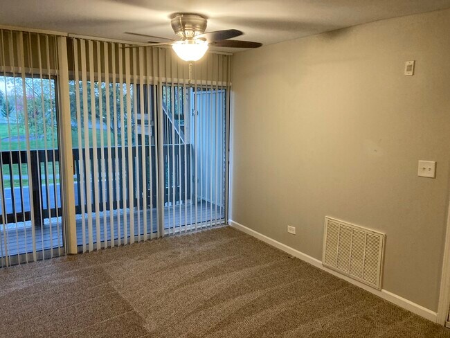 Foto del edificio - 5854 Forest View Rd