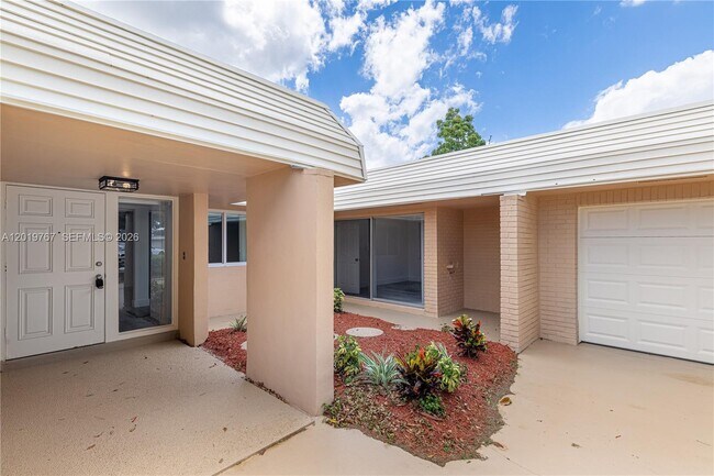 Foto del edificio - 5201 Yellow Pine Ln